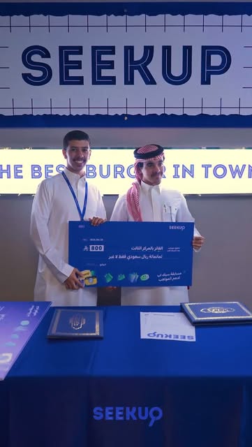 الفائزون بمسابقة سيك آب يحملون شيك الجائزة